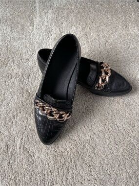 Pointed Black Croc-Embossed Loafers with Chain Accent
